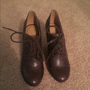 Women’s Brown Oxford Heels Size 5